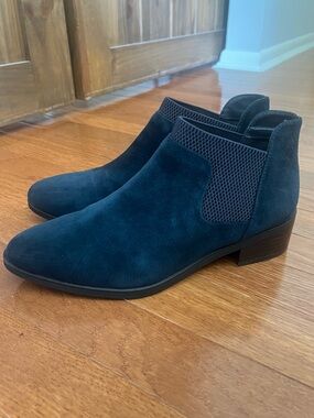 Bella Vita Jamila Block Heel Booties Blue Size 7.5 WW Extra Wide Leather